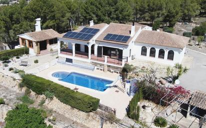 Vista exterior de Casa o xalet en venda en Finestrat amb Aire condicionat, Terrassa i Piscina