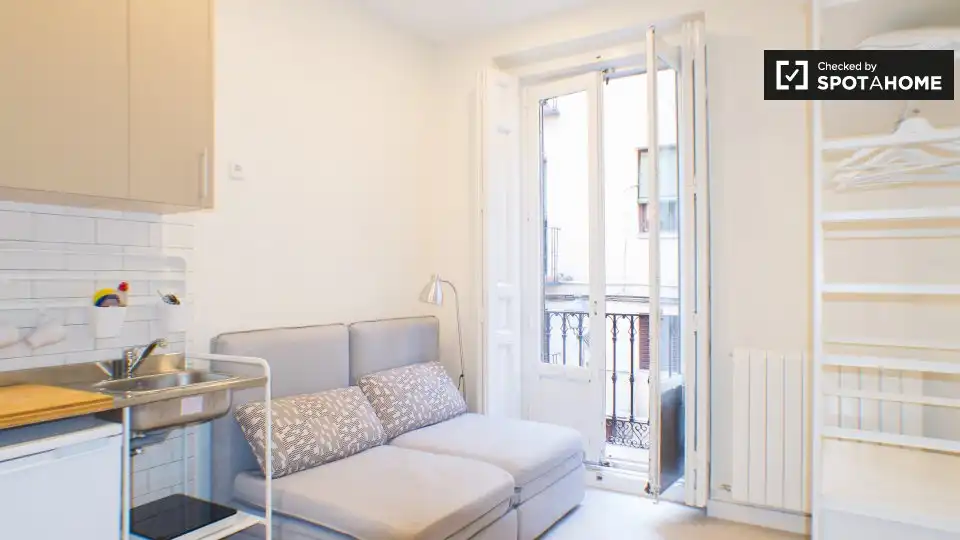 Flat with terrace to rent in Centro