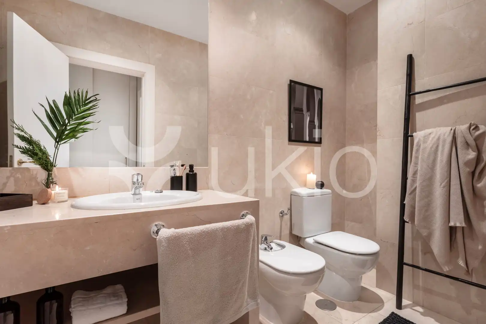 Bany de Apartament de lloguer en Madrid amb Aire condicionat, Calefacció i Forn