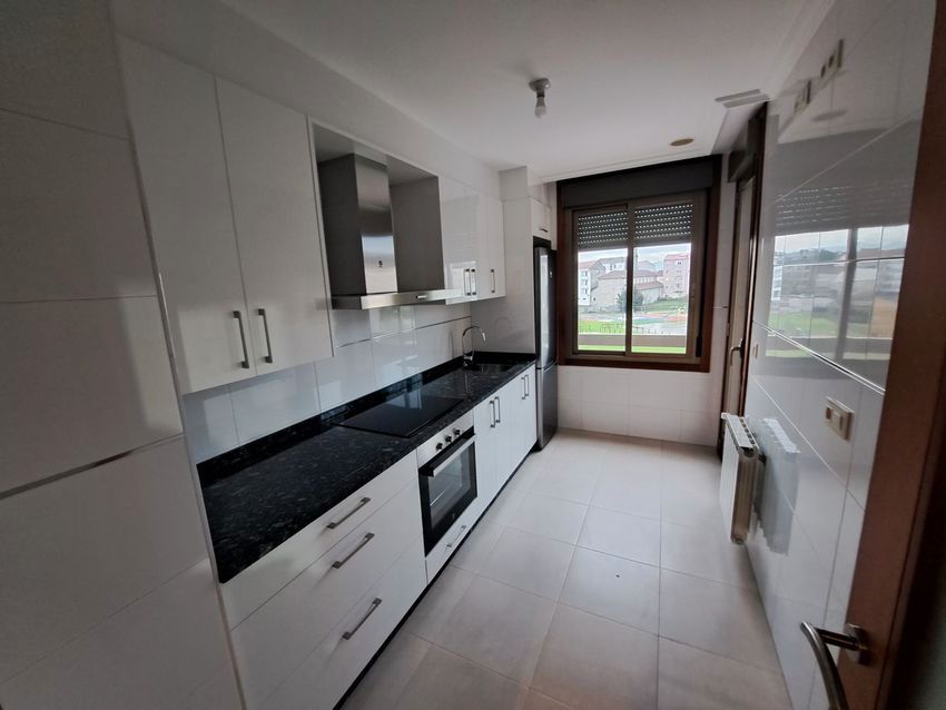 Kitchen of Flat for rent in Ourense Capital   with Heating, Oven and Washing machine