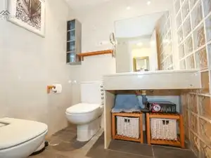 Bathroom of Flat for rent in Almuñécar  with Air Conditioner, Terrace and Furnished