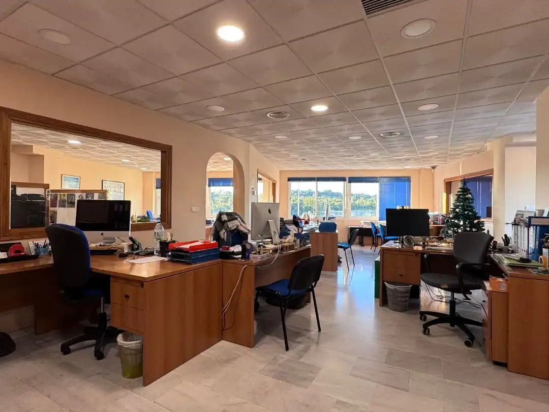 Büro zum Verkauf in Málaga mit Klimaanlage, Heizung und Terrasse