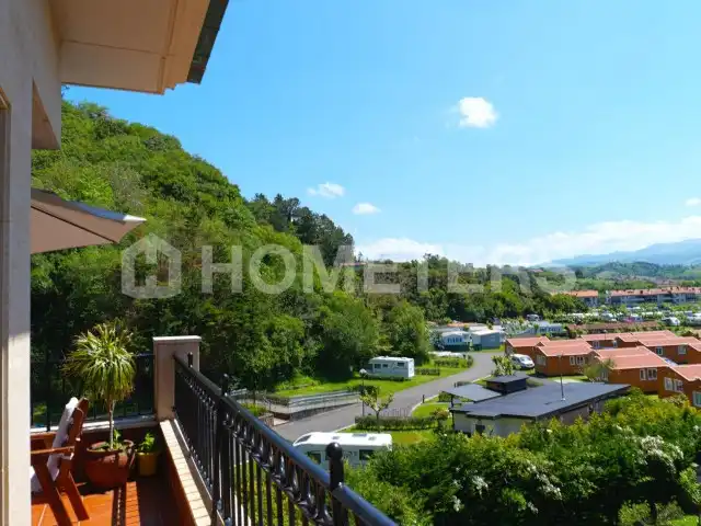 Vista exterior de Dúplex en venda en Orio amb Terrassa i Balcó