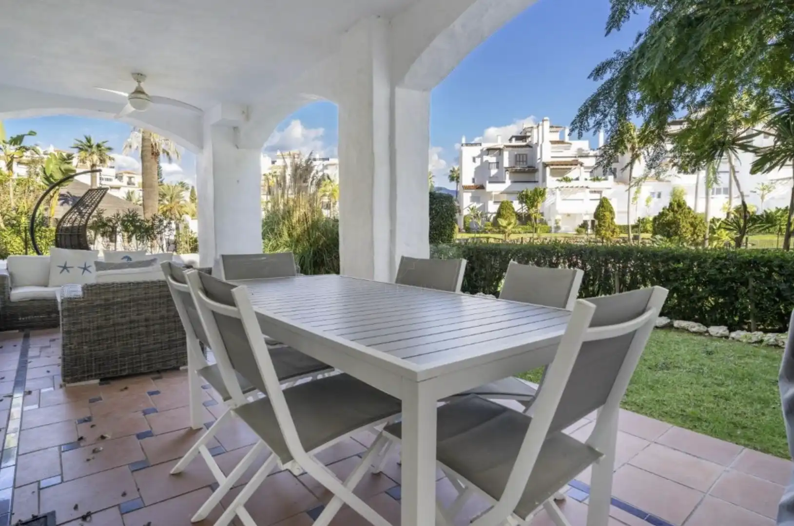 Terrace of Ground floor for rent in Marbella  with Air Conditioner, Swimming Pool and Furnished