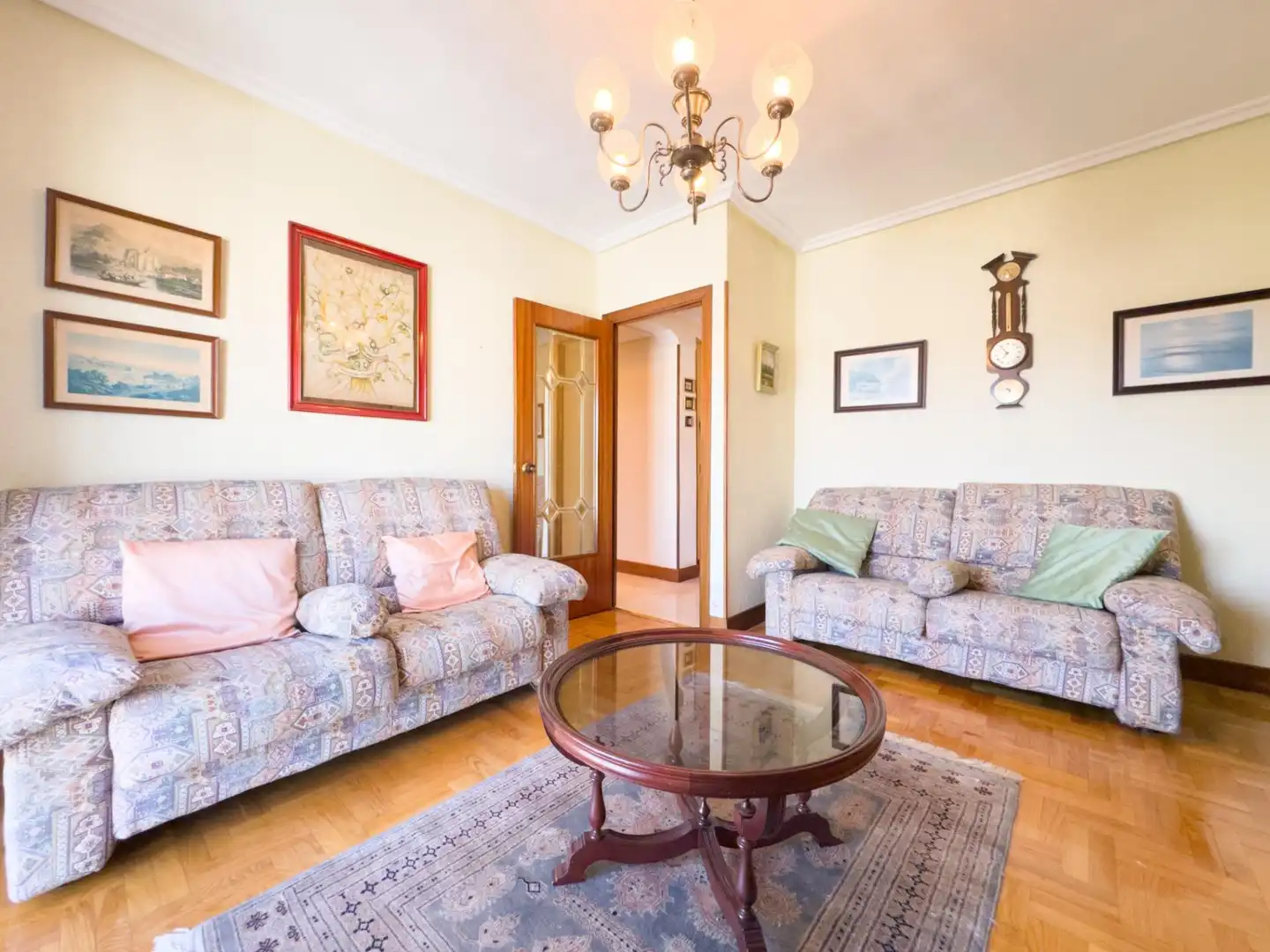 Sala de estar de Apartamento en venta en Irun  con Calefacción, Trastero y Amueblado