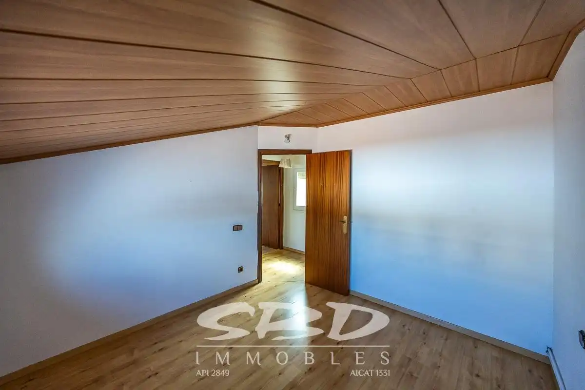 Habitación de Ático en venta en Sabadell con Calefacción y Terraza