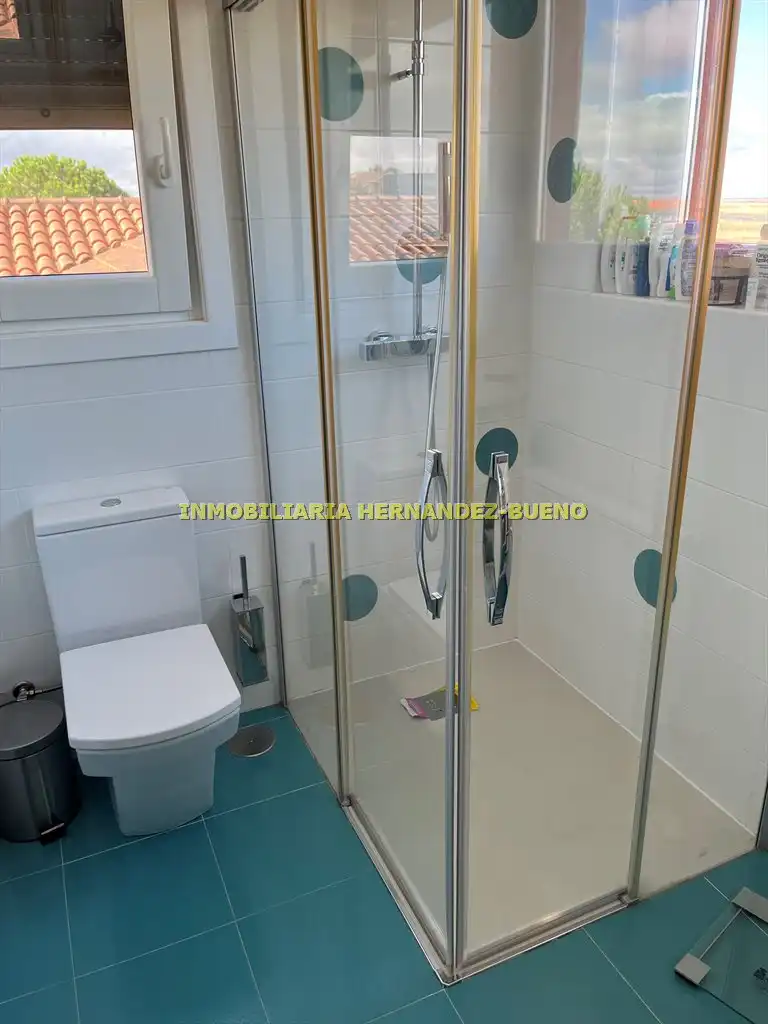 Baño de Casa o chalet en venta en Carbajosa de la Sagrada con Aire acondicionado, Calefacción y Jardín privado