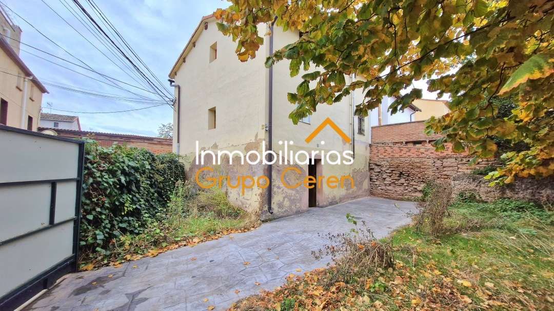 Vista exterior de Casa o xalet en venda en Canillas de Río Tuerto amb Calefacció, Jardí privat i Traster