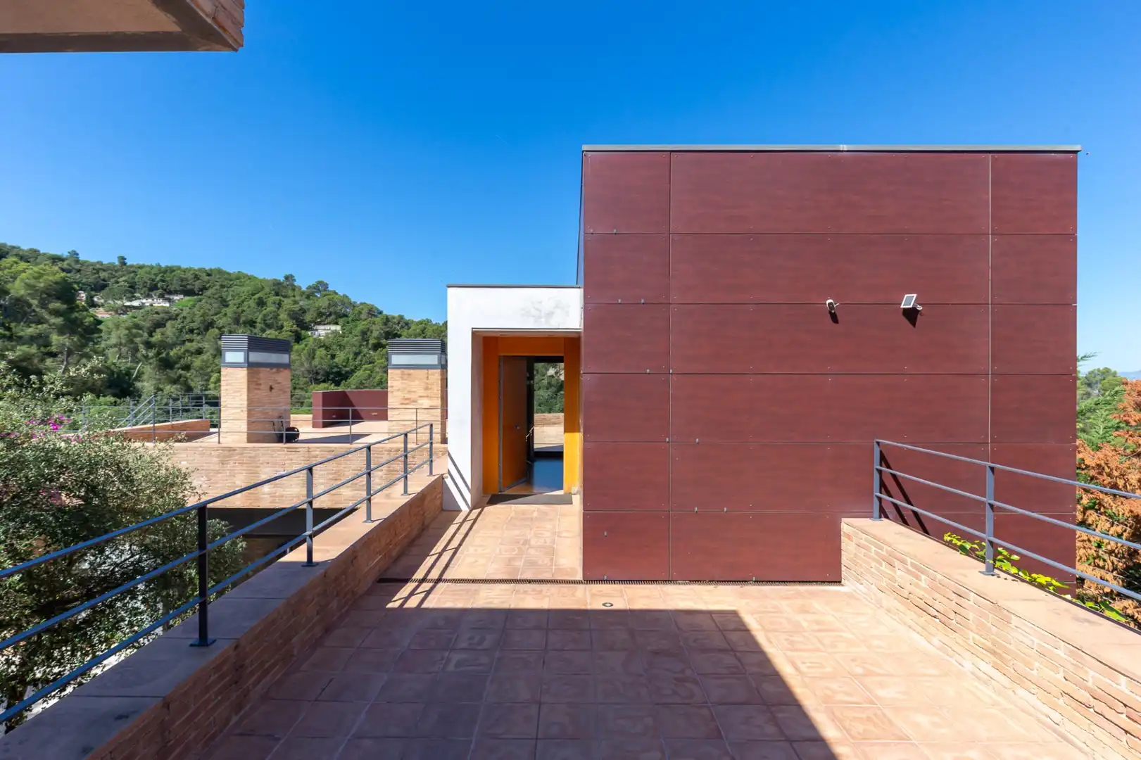 Vista exterior de Casa o xalet en venda en Sant Cugat del Vallès amb Aire condicionat, Calefacció i Terrassa