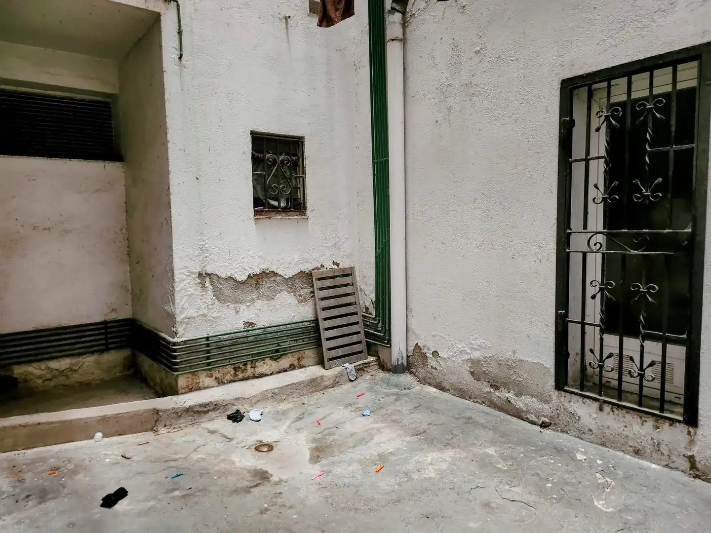 Vista exterior de Local en venda en Sant Feliu de Llobregat