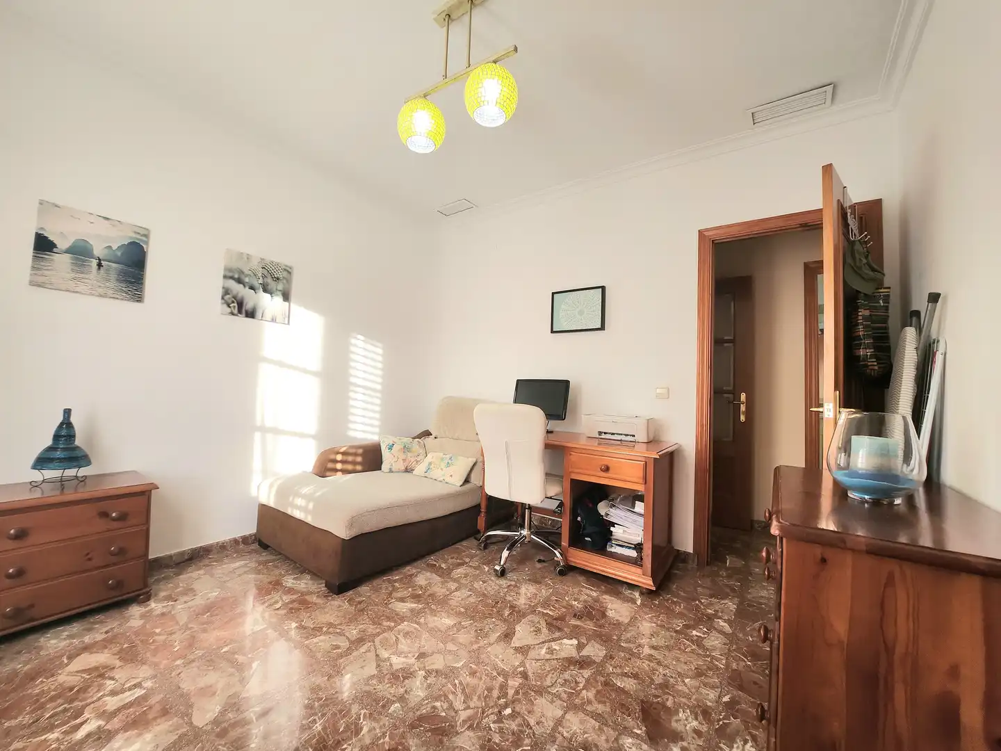Sala de estar de Casa o chalet en venta en Alcalá de Guadaira con Aire acondicionado, Calefacción y Jardín privado