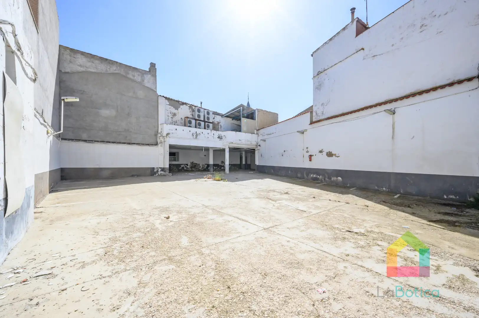Vista exterior de Edifici en venda en Sonseca