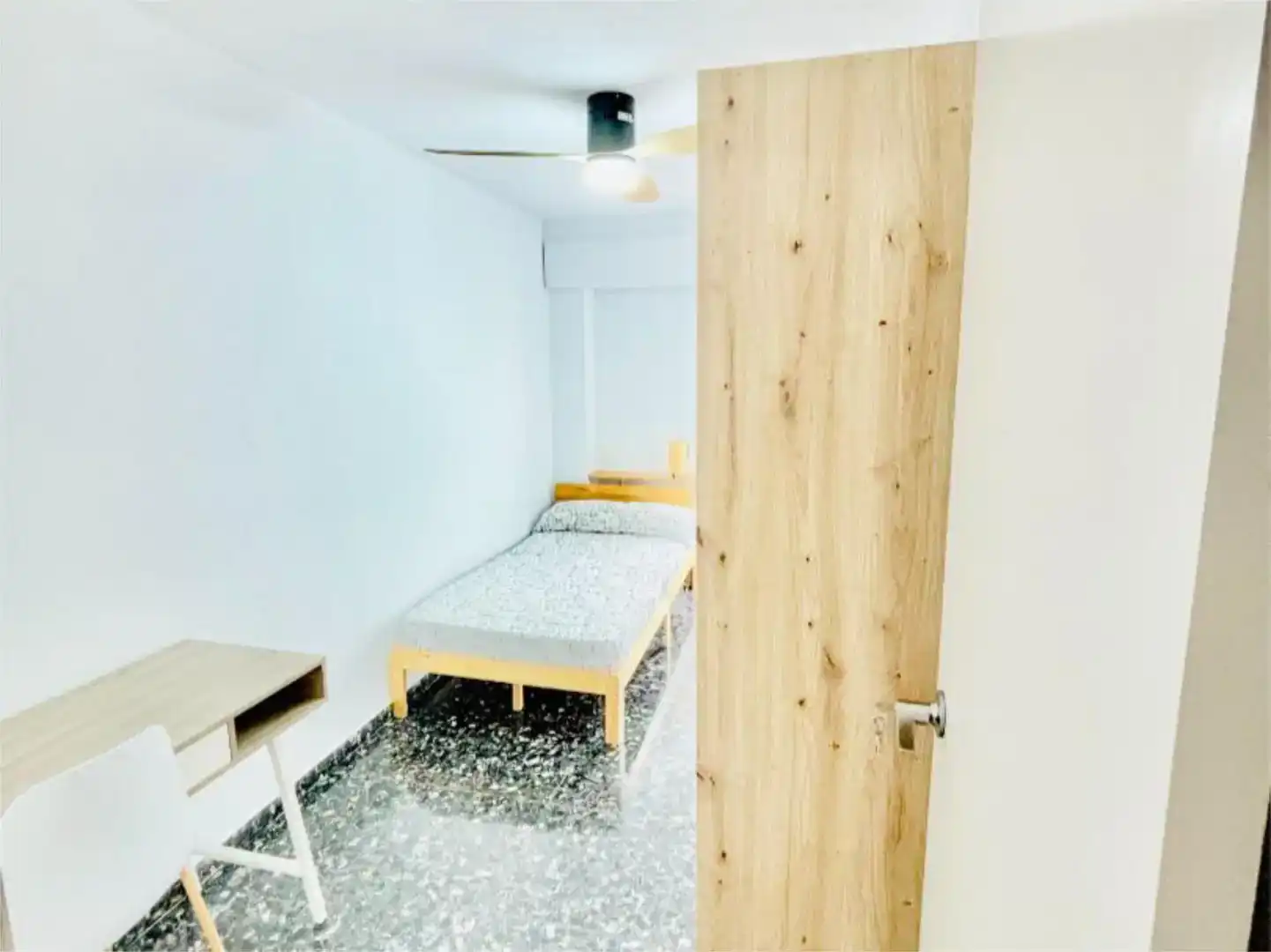 Schlafzimmer von Wohnung zur Miete in  Valencia Capital mit Klimaanlage und Balkon