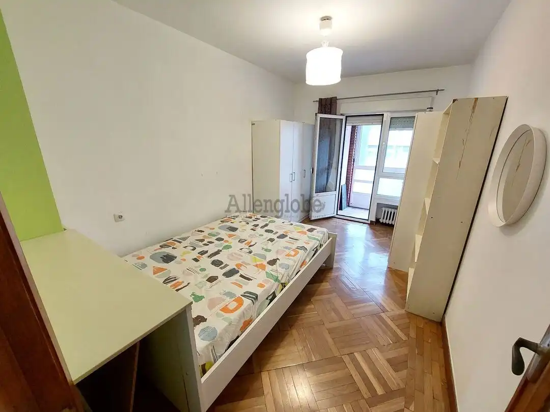Habitación de Piso de alquiler en Oviedo  con Calefacción y Balcón