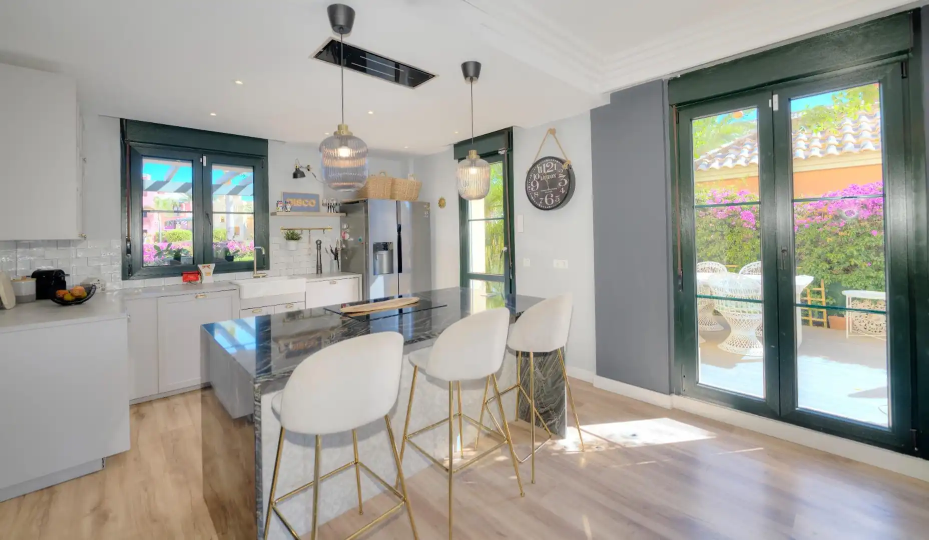 Cocina de Casa adosada en venta en Ayamonte con Aire acondicionado, Calefacción y Jardín privado
