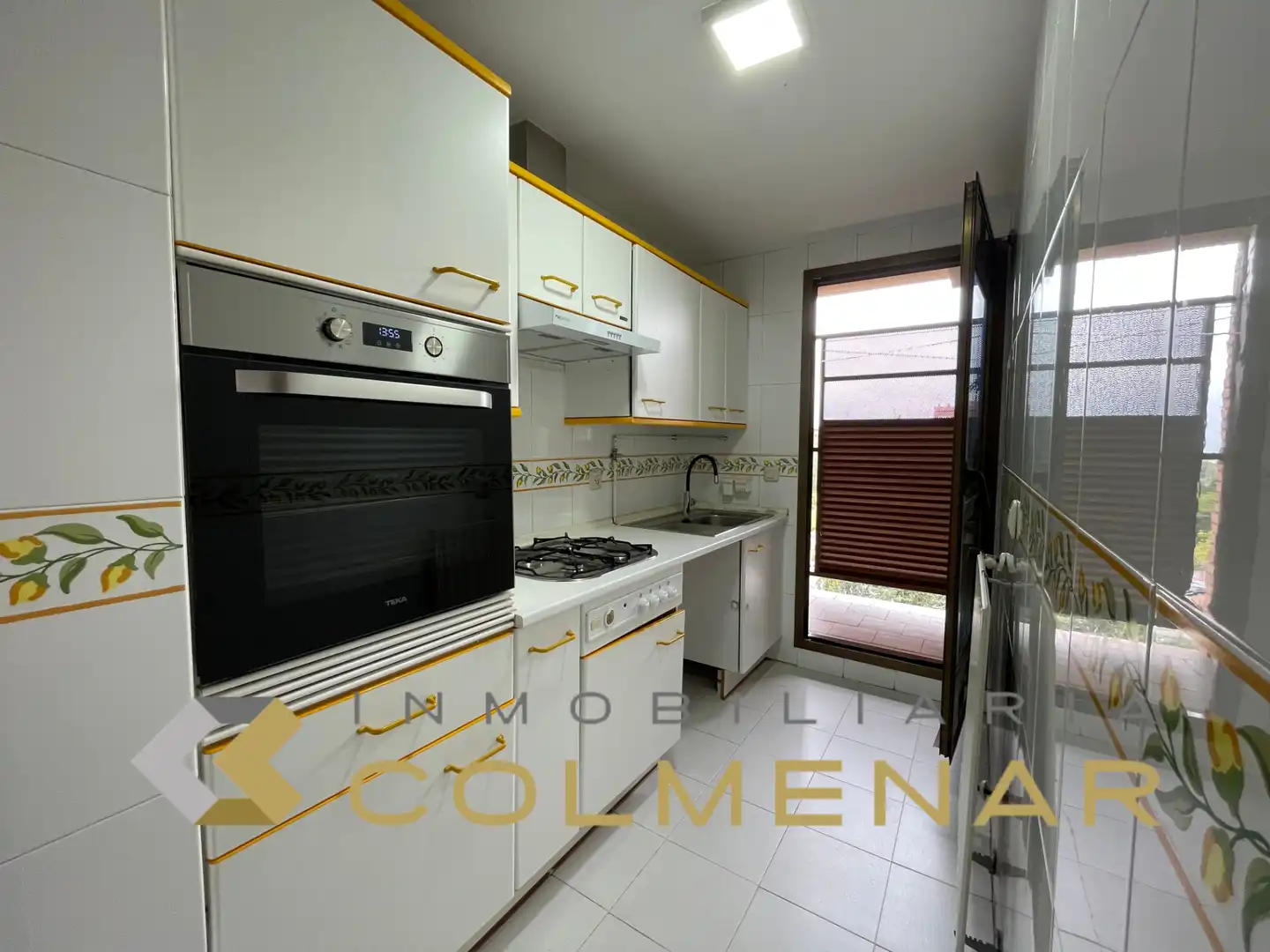 Cocina de Piso de alquiler en Tres Cantos con Calefacción, Terraza y Trastero