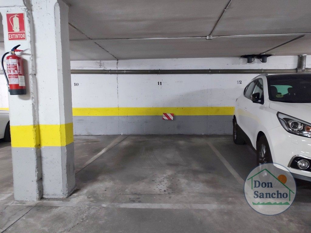 Parking de Piso en venta en Valladolid Capital con Calefacción, Terraza y Amueblado