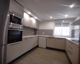 Kitchen of Single-family semi-detached to rent in  Sevilla Capital  with Air Conditioner, Private garden and Parquet flooring