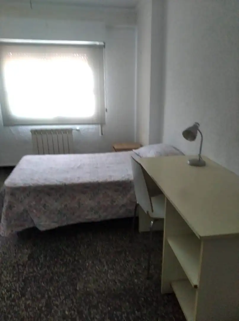 Habitación de Piso de alquiler en Zaragoza con Calefacción, Amueblado y Horno