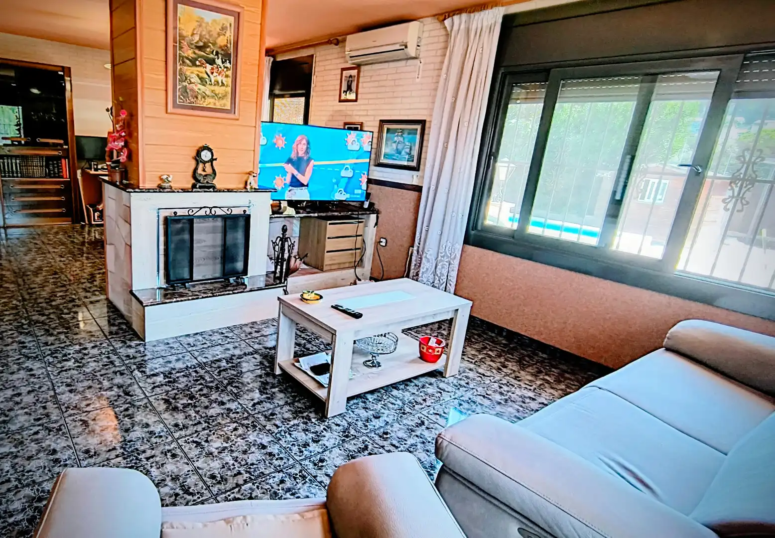 Sala d'estar de Casa o xalet en venda en Llinars del Vallès amb Aire condicionat, Calefacció i Jardí privat