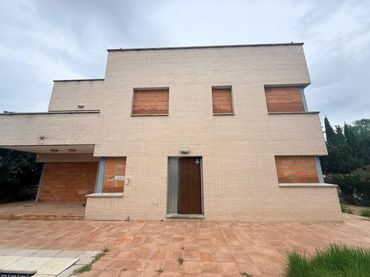 Chalet con piscina en venta en Calle Castanyer