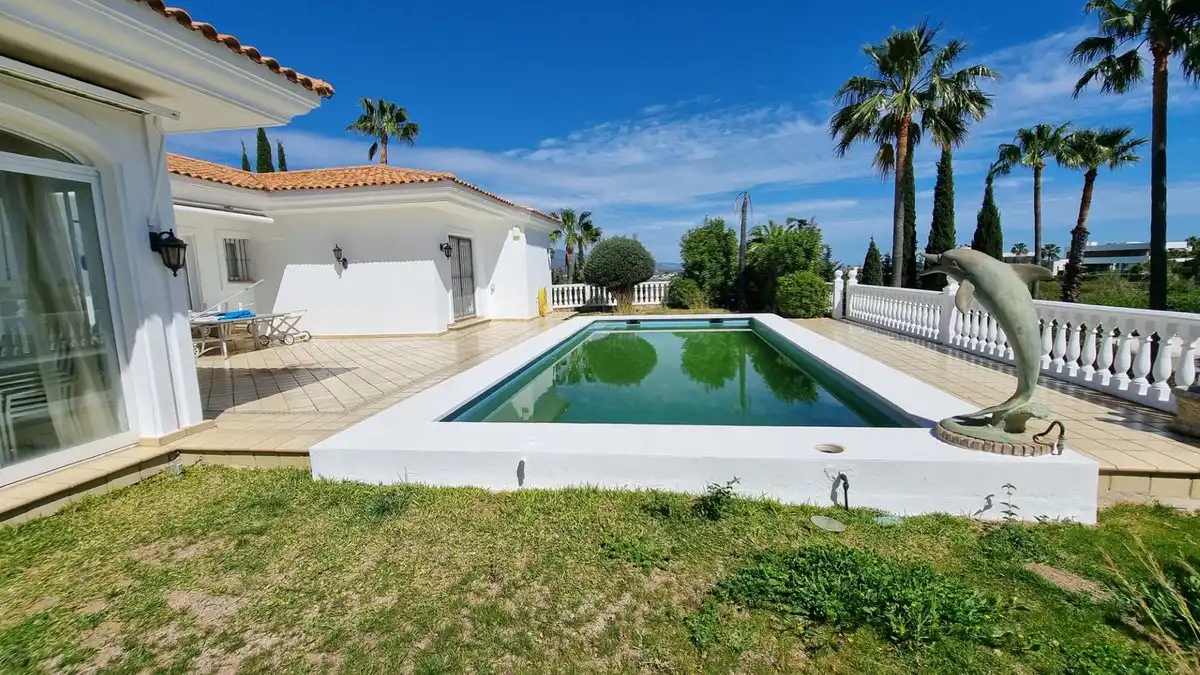 Piscina de Casa o xalet de lloguer en Benahavís amb Aire condicionat, Jardí privat i Terrassa