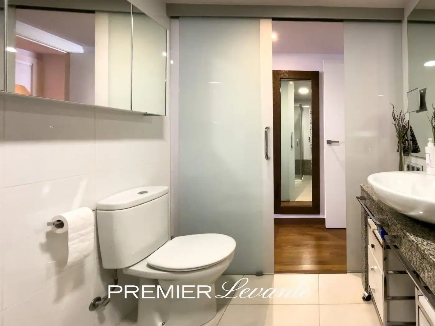 Baño de Piso en venta en Alicante / Alacant con Aire acondicionado, Calefacción y Jardín privado