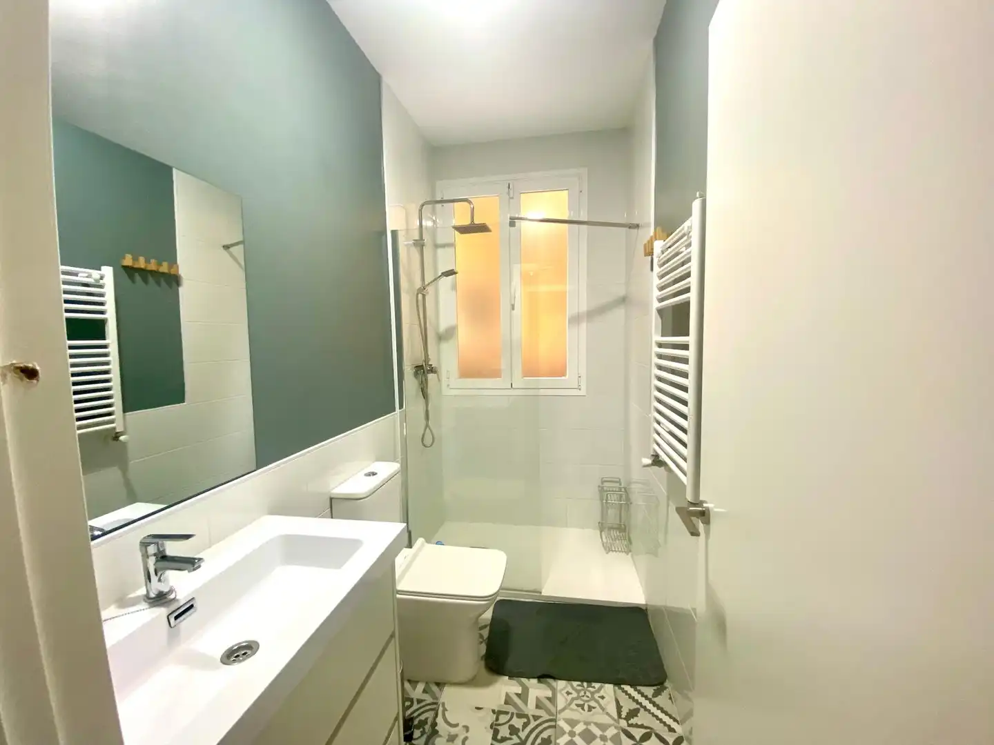 Badezimmer von Wohnung zur Miete in Madrid mit Heizung und Möbliert