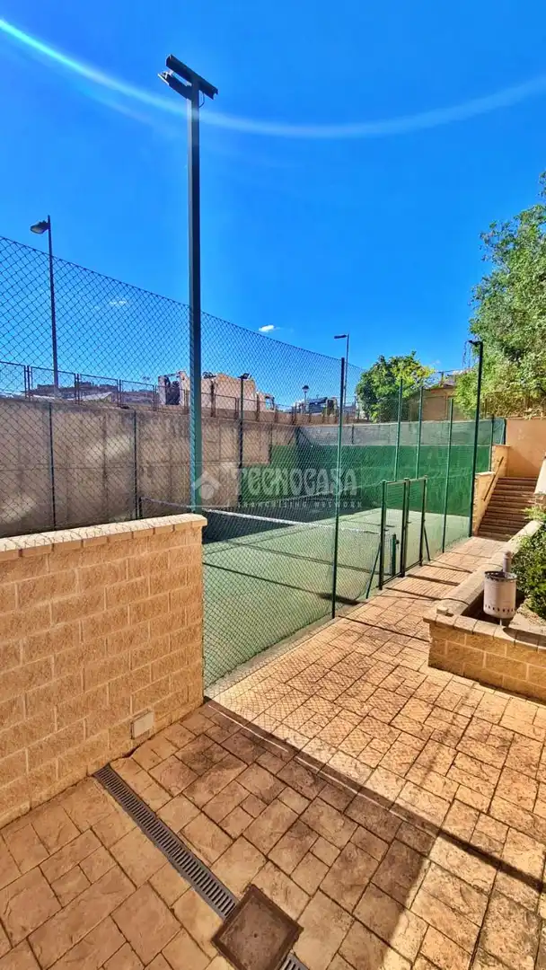 Vista exterior de Piso en venta en Madrid con Aire acondicionado, Calefacción y Piscina comunitaria