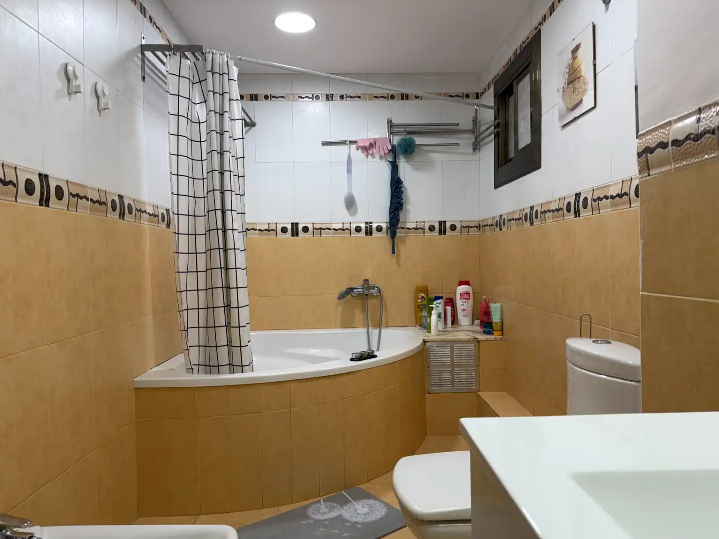 Badezimmer von Wohnung zum Verkauf in Badalona mit Klimaanlage, Heizung und Parkett
