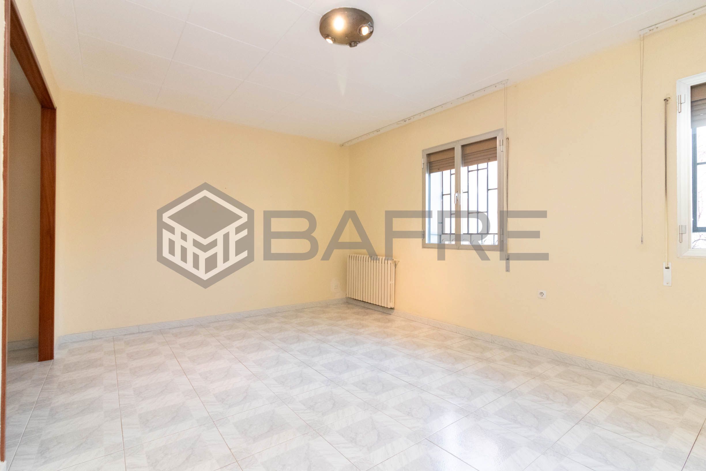Flat for sale in  Madrid Capital  with Heating