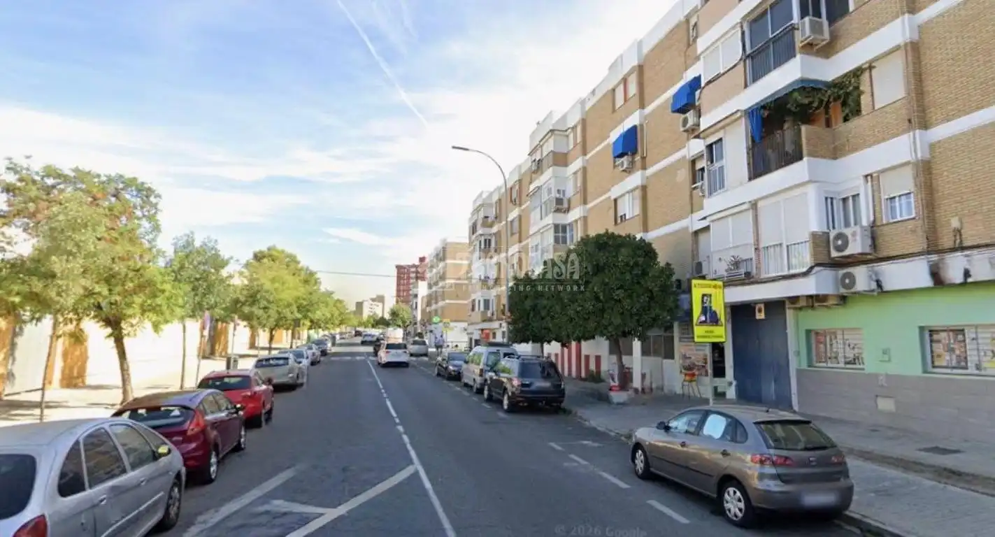 Vista exterior de Local en venda en Sevilla