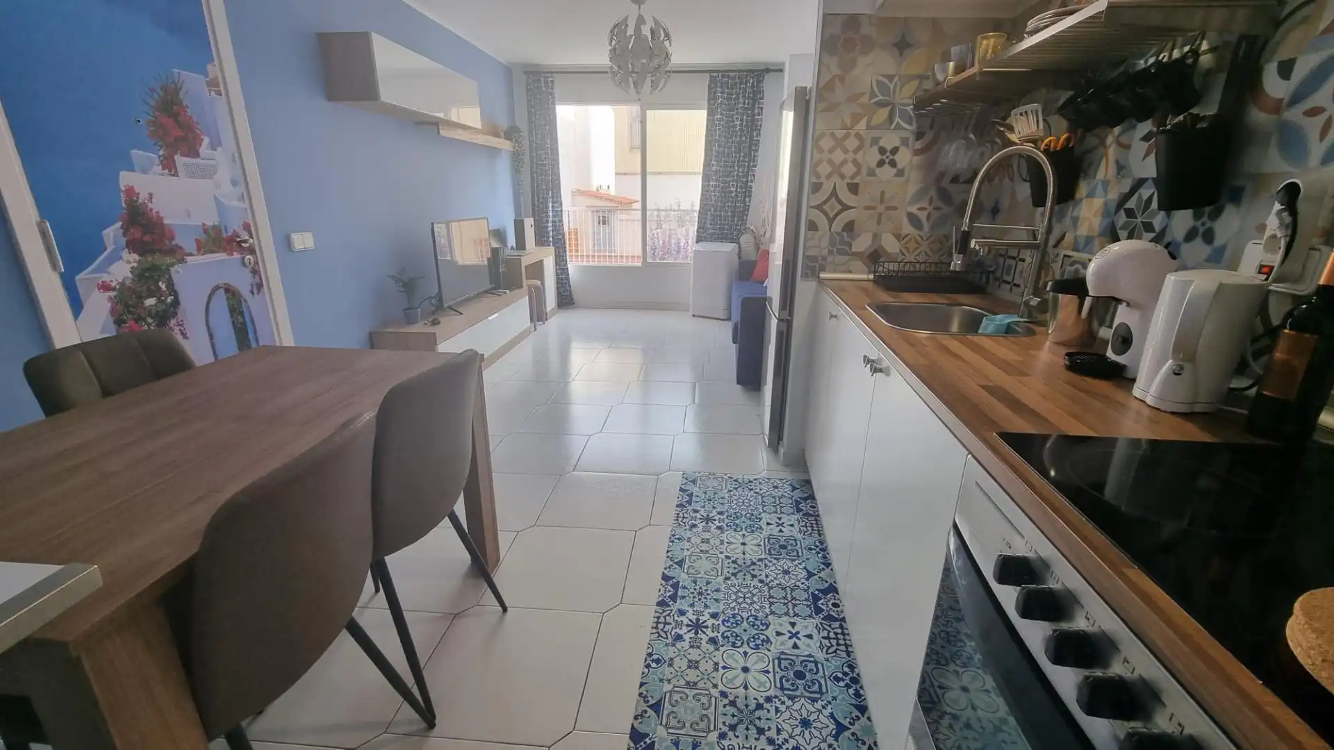 Cuina de Apartament de lloguer en Sant Pere de Ribes amb Moblat, Microones i TV