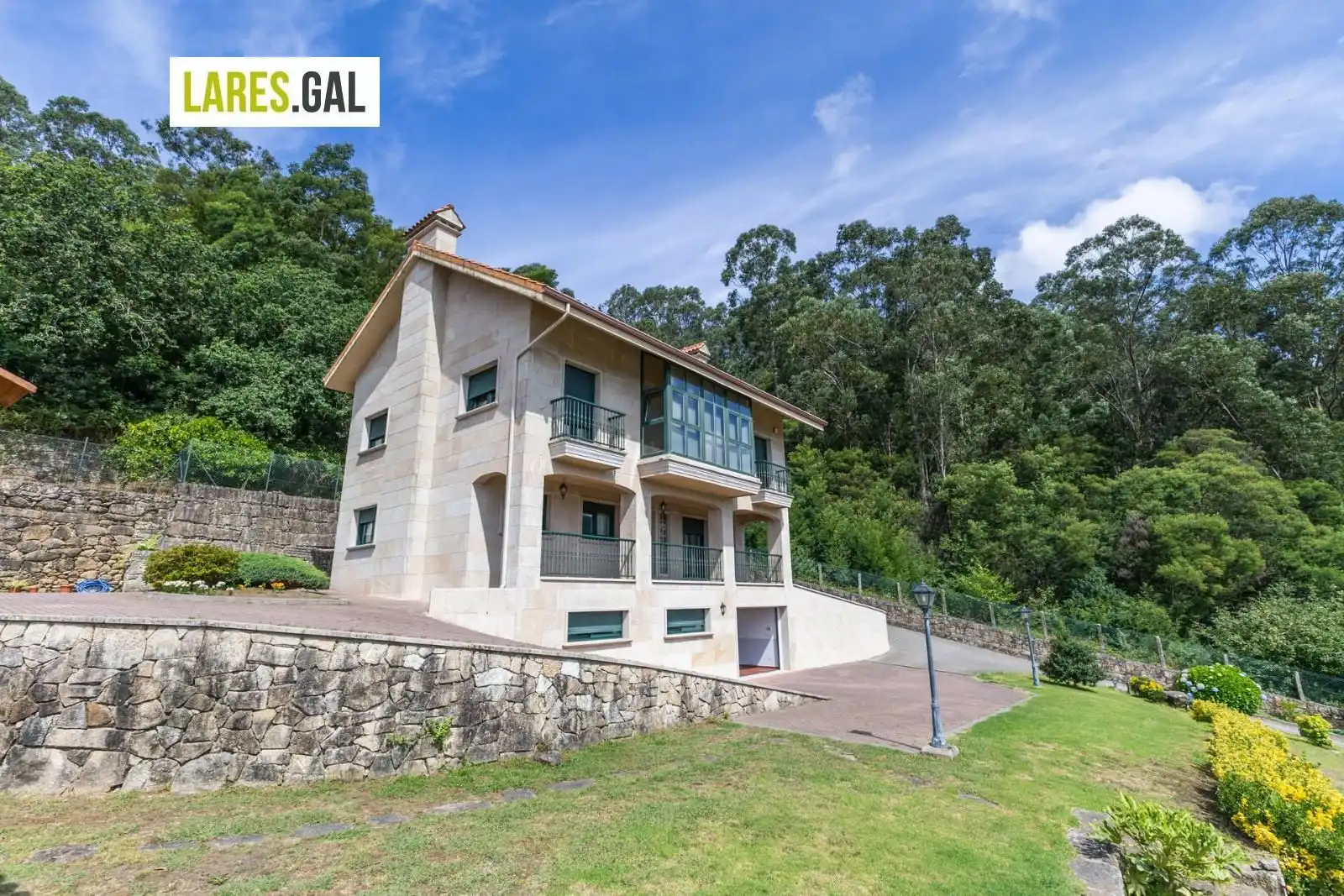 Außenansicht von Haus oder Chalet zum Verkauf in Cangas  mit Heizung, Terrasse und Möbliert