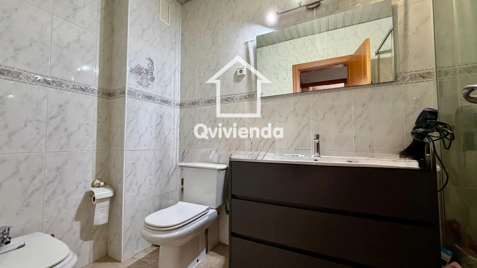 Bathroom of Flat for sale in Terrassa  with Air Conditioner, Heating and Terrace