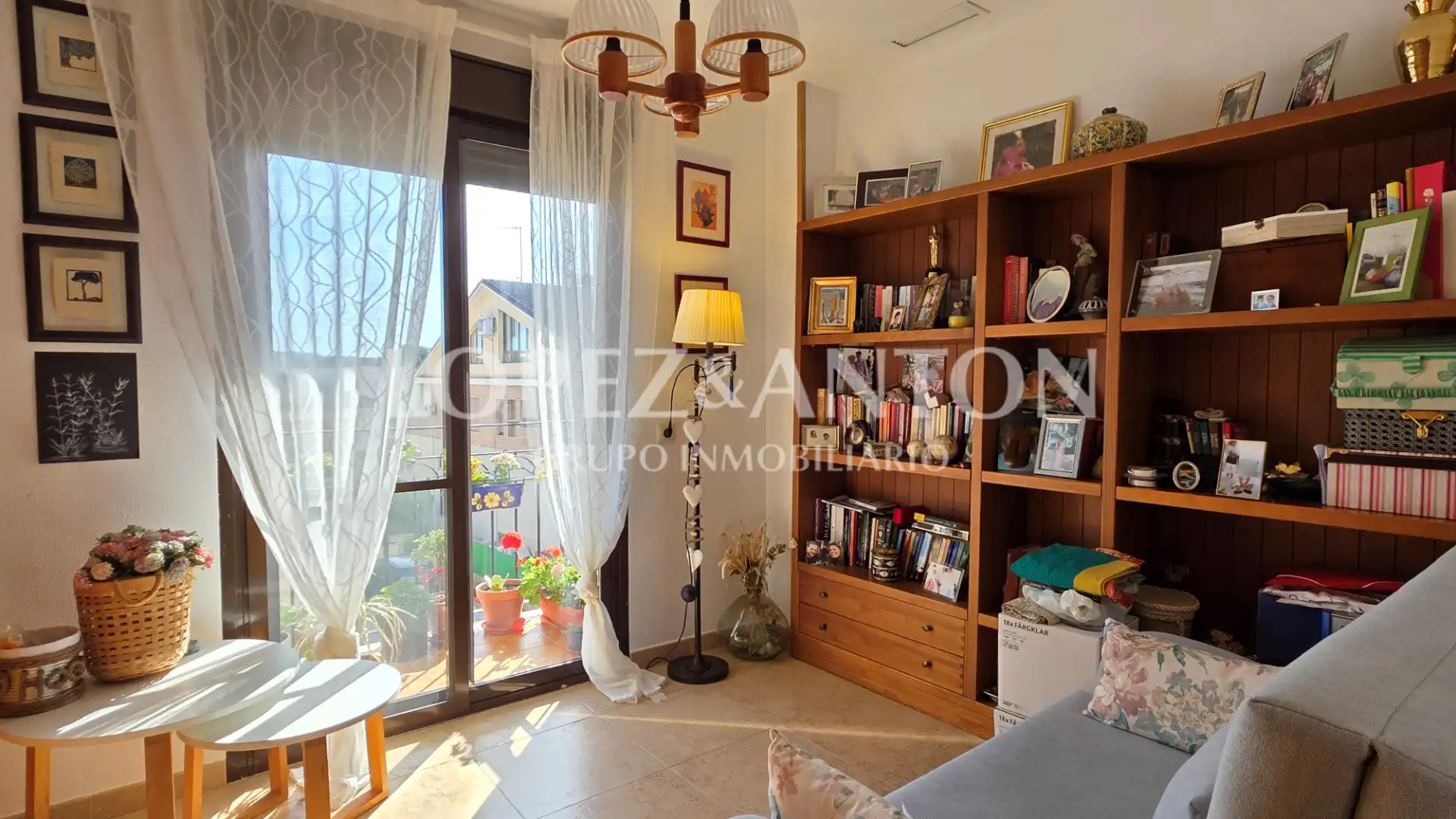 Living room of Flat for sale in L'Eliana  with Air Conditioner, Oven and Balcony