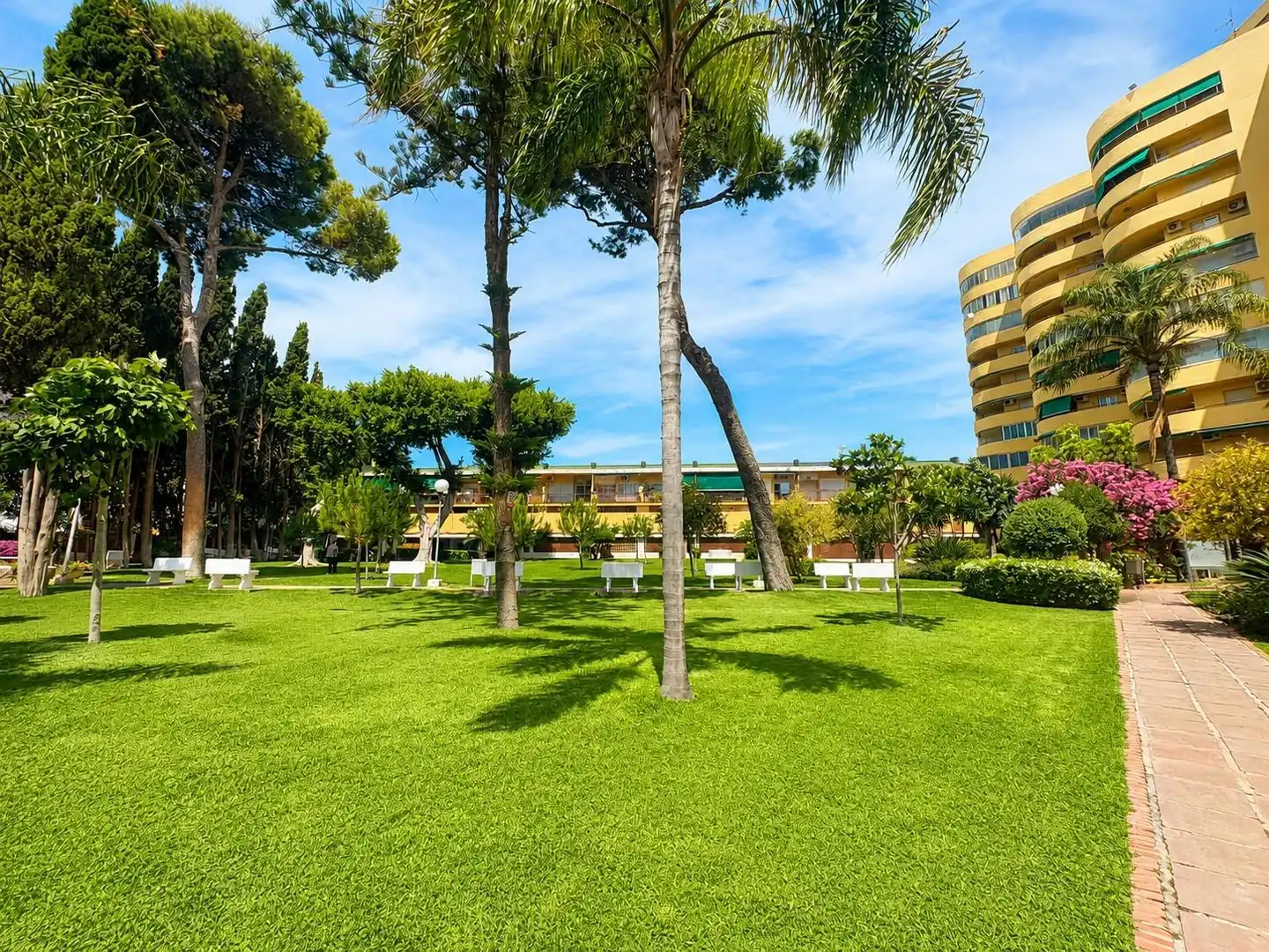 Apartamento con terraza en alquiler en La Carihuela - Los Nidos