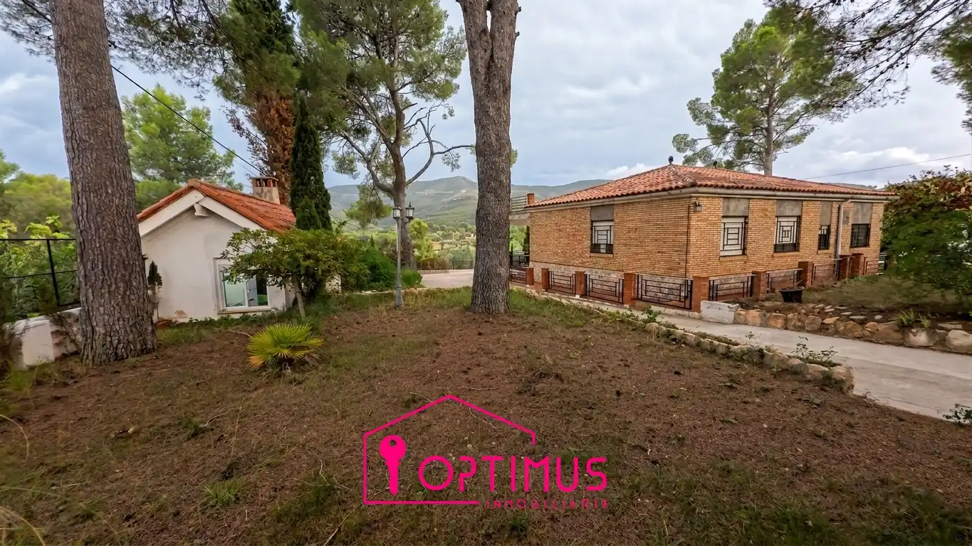 Houses for sale in Macastre  with Private garden, Terrace and Storage room