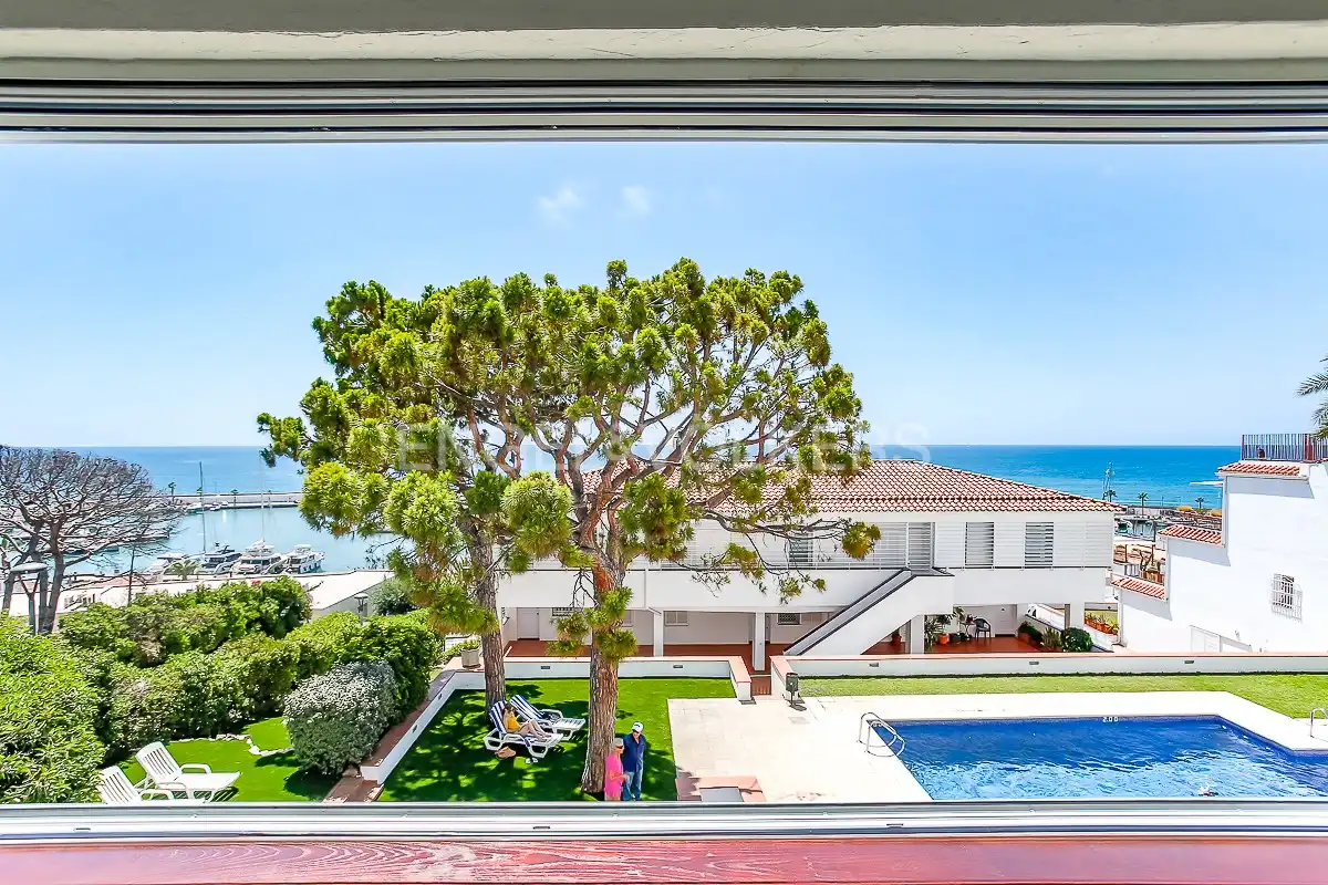 Außenansicht von Wohnung zur Miete in Sitges mit Klimaanlage, Heizung und Schwimmbad