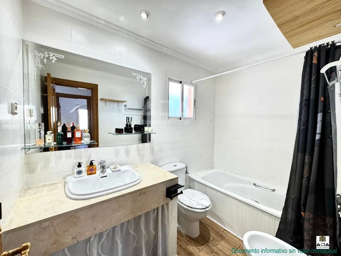 Bathroom of Houses for sale in Villanueva de la Cañada  with Air Conditioner, Heating and Private garden