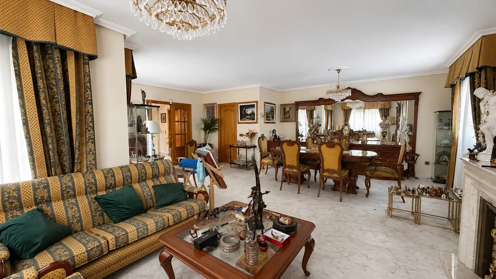 Living room of Houses for sale in San Lorenzo de El Escorial  with Air Conditioner, Heating and Private garden