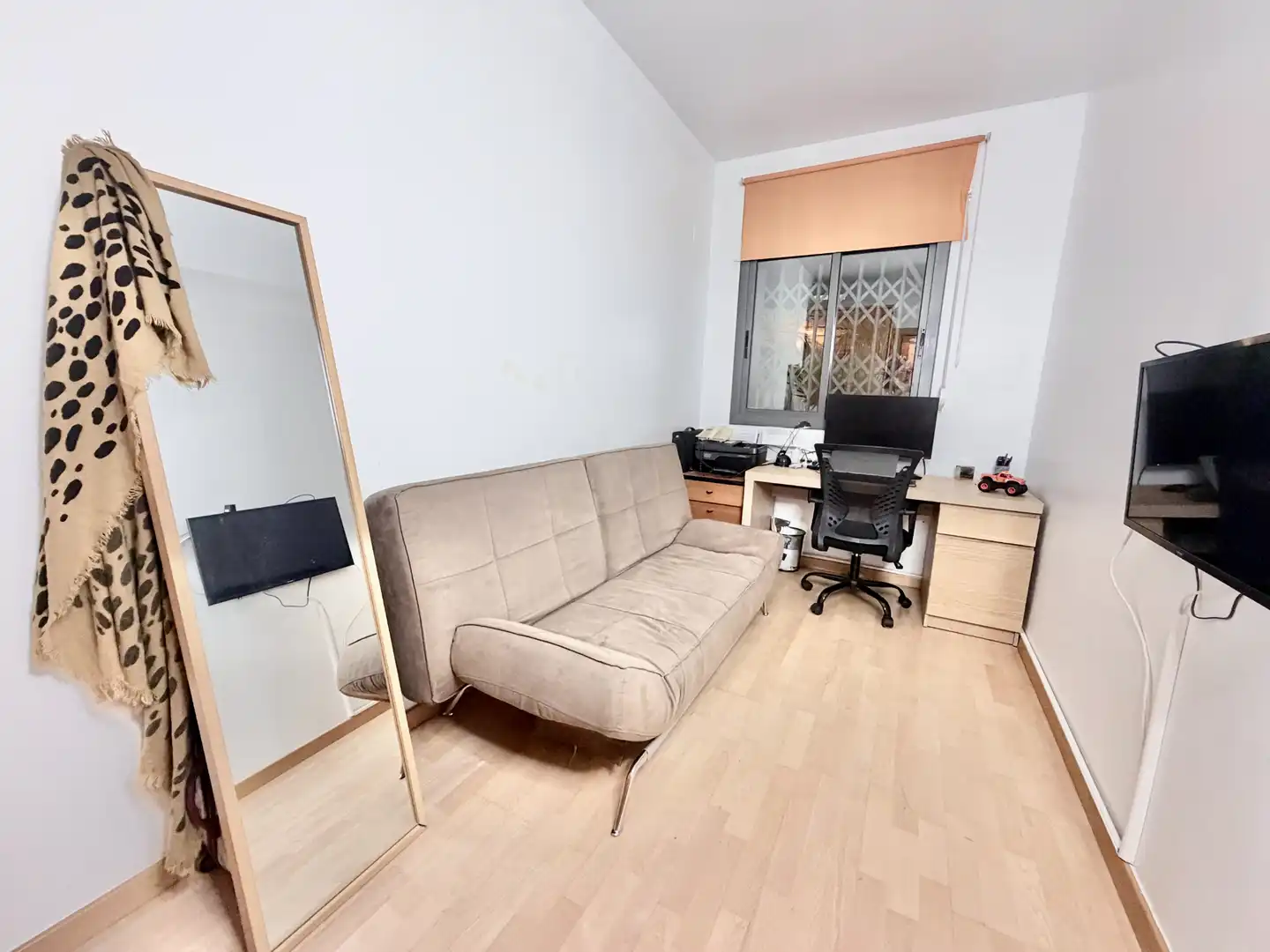Bedroom of Ground floor for sale in Badalona  with Air Conditioner, Heating and Private garden