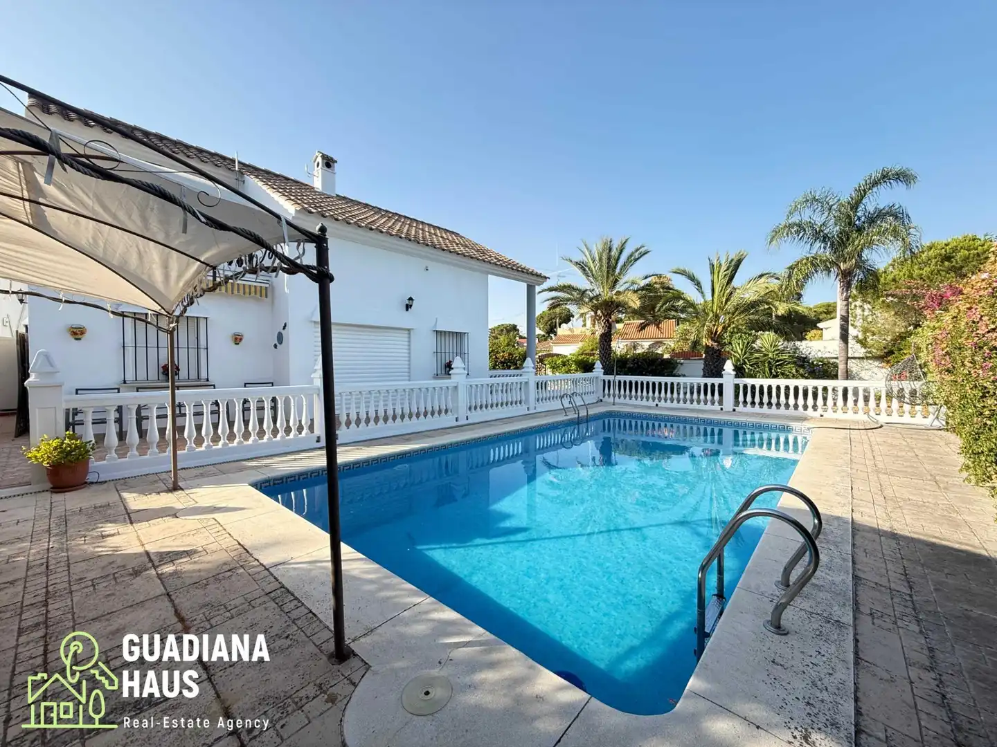 Exterior view of Houses for sale in Isla Cristina  with Air Conditioner, Heating and Private garden