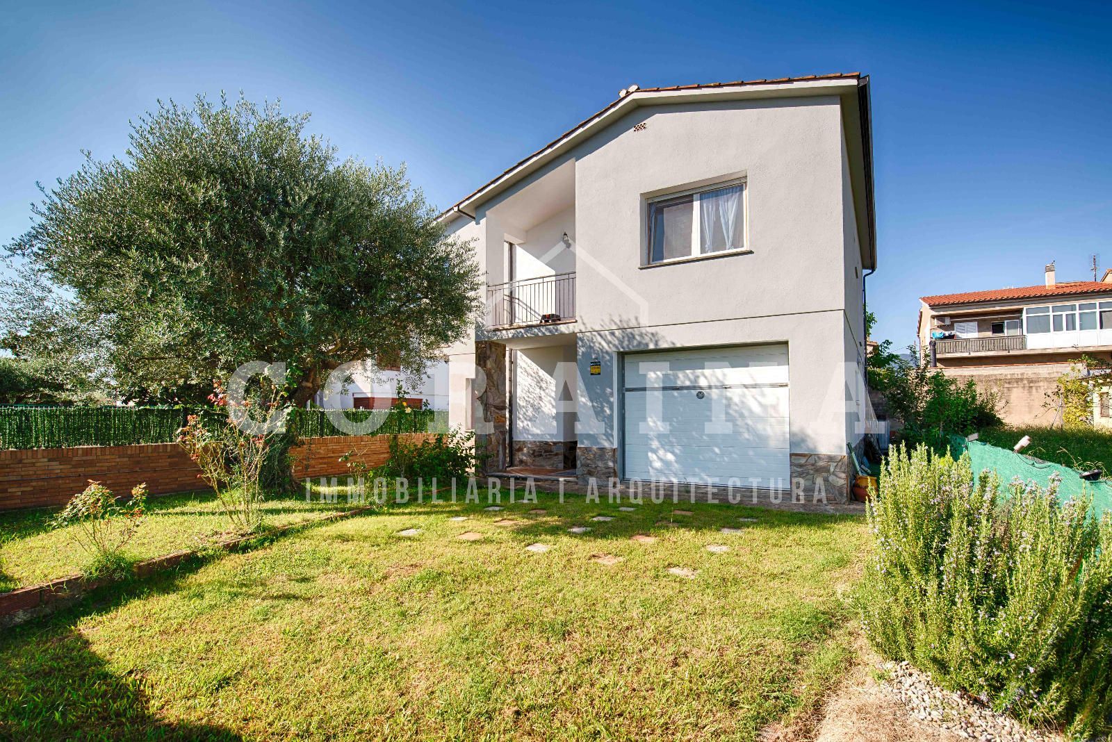Vista exterior de Casa o xalet en venda en Porqueres amb Calefacció, Jardí privat i Terrassa