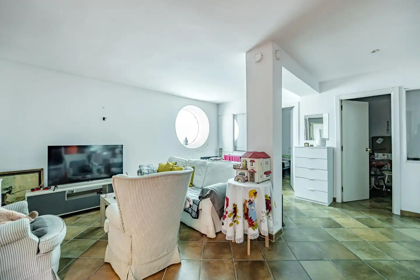 Sala de estar de Casa adosada en venta en Madrid con Calefacción, Jardín privado y Piscina