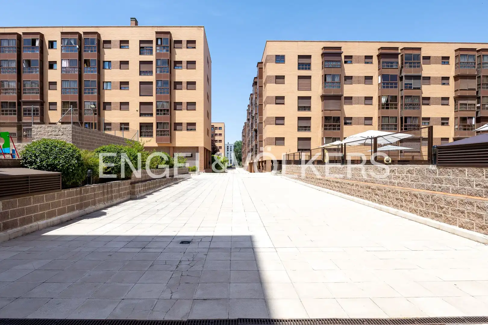 Vista exterior de Piso en venta en Madrid con Aire acondicionado, Calefacción y Piscina