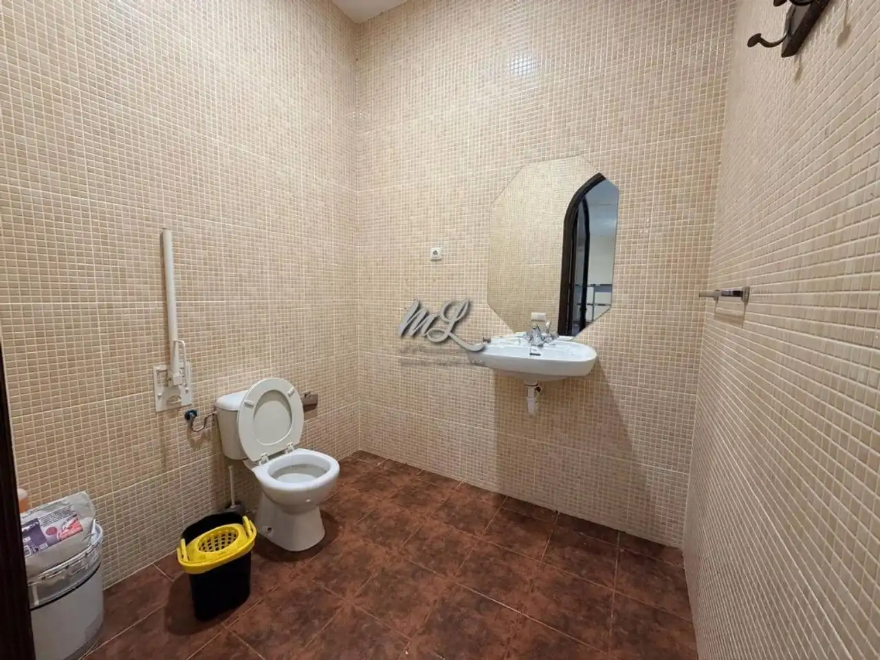 Badezimmer von Fabrikhallen zur Miete in Toledo mit Heizung