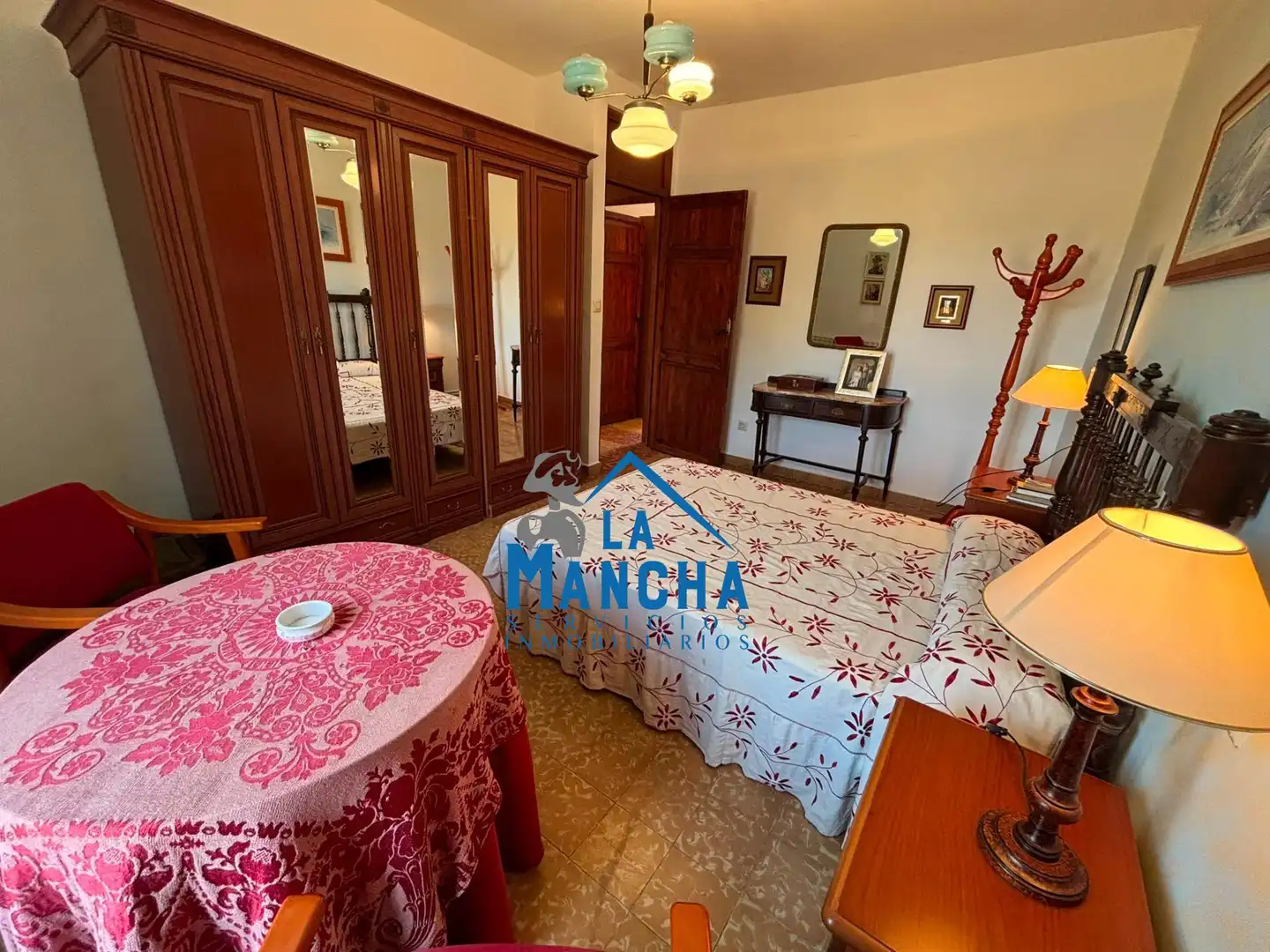 Habitación de Casa o chalet en venta en Hoya-Gonzalo con Calefacción, Jardín privado y Amueblado