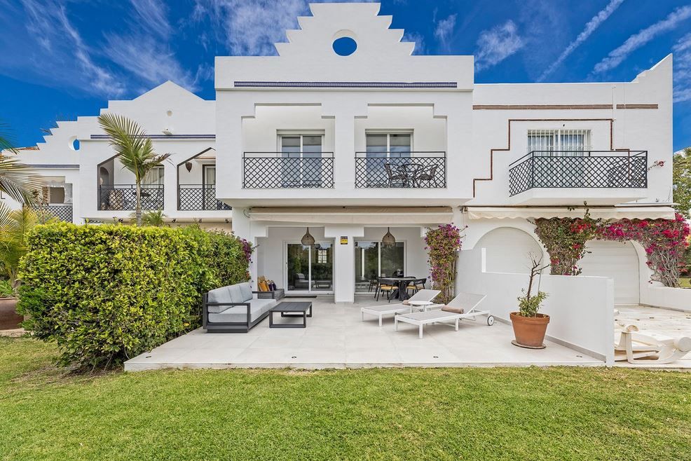 Exterior view of Single-family semi-detached for sale in Marbella  with Air Conditioner, Furnished and Oven