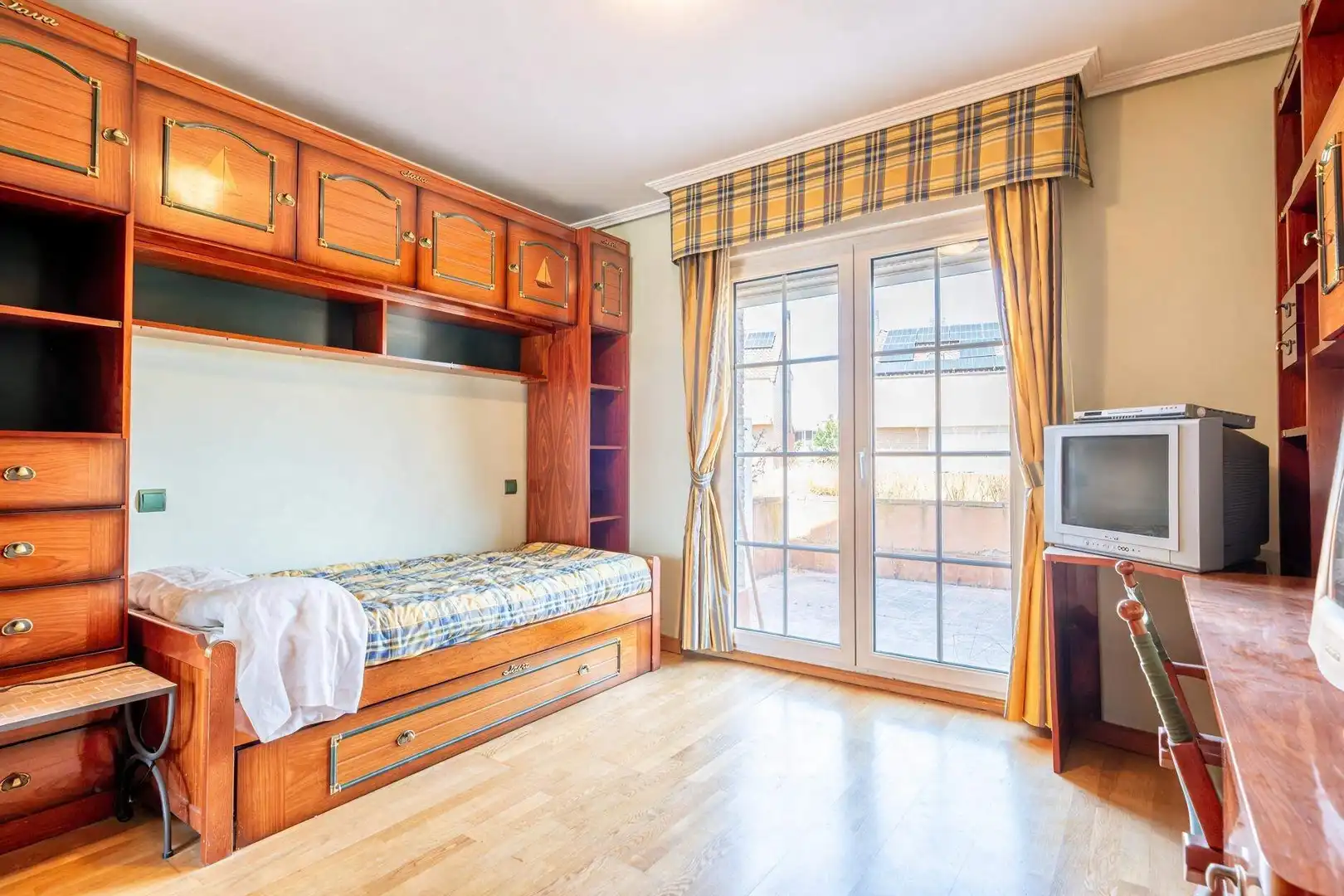 Dormitori de Casa o xalet en venda en Zaragoza amb Jardí privat, Terrassa i Traster